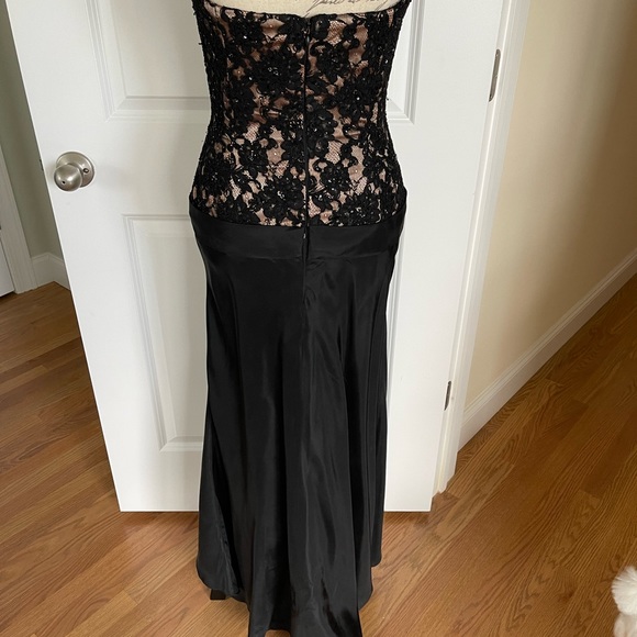 Gorgeous black lace gown with drop waist rhinestone and satin bottom, size 6 - Picture 6 of 7